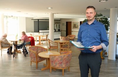 Pflegeheim: Wenn das Foyer zur Wohnstube wird - Marcel Strobel will das Foyer des Seniorenpflegeheimes modernisieren. 