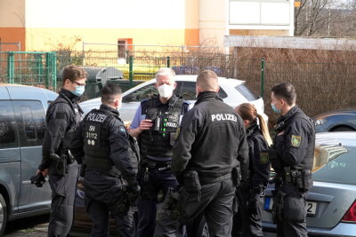 Pfleger finden tote Frau in Chemnitz - Polizei geht von Tötungsdelikt aus - Am Freitagmorgen ist im Stadtteil Markersdorf eine leblose Frau (89) gefunden worden. 