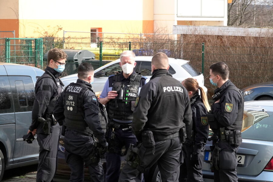 Pfleger finden tote Frau in Chemnitz - Polizei geht von Tötungsdelikt aus - Am Freitagmorgen ist im Stadtteil Markersdorf eine leblose Frau (89) gefunden worden. 