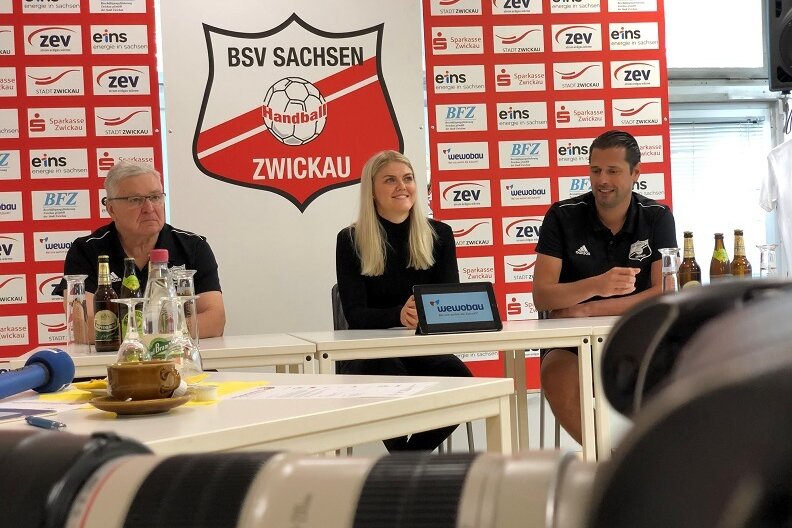 Pia Adams verstärkt den BSV Sachsen Zwickau - Handball-Zweitligist BSV Sachsen Zwickau hat sich kurzfristig mit Pia Adams (Mitte) verstärkt.