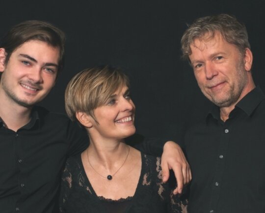 Piano, Piano, Piano in der neuenFriedhofshalle - David Gerlach, Eva Gerlach-Kling und Stefan Kling gastieren am Sonntag in Meerane. 