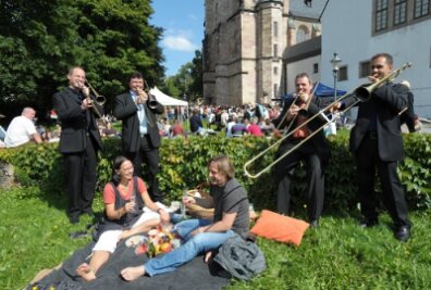 Picknick mit Musik - Picknick mit Musik auf dem Schlossberg. Auch in diesem Jahr findet Anfang September wieder ein Open-Airk-Konzert statt.