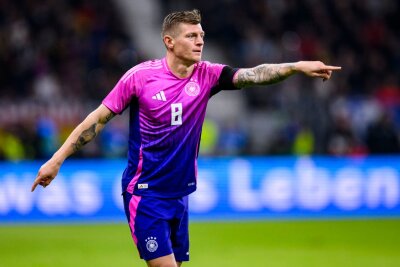 Pinkfarbenes Trikot beliebtestes DFB-Auswärtstrikot - Seine Nummer ist der Verkaufsschlager unter den DFB-Trikots: Toni Kroos.