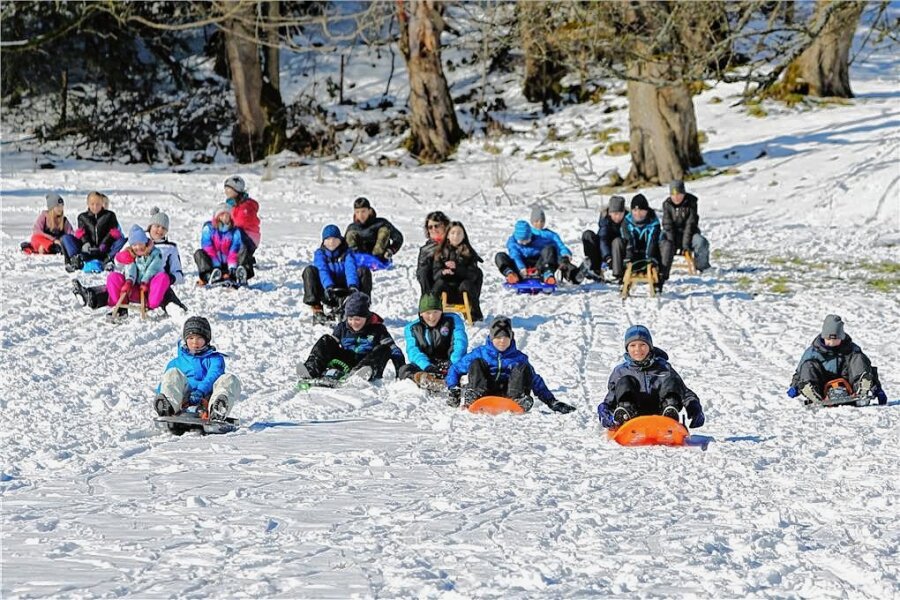 Pistenspaß: Schwarzenberger Schüler legen Wintersporttag ein - Mädchen und Jungen der Klasse 5 b der Stadtschule Schwarzenberg haben am Donnerstag einen Wintersporttag eingelegt.