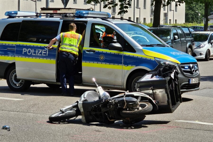 Pizza-Bote in Chemnitz schwer verletzt - Bei einem Sturz verletzte sich der Fahrer eines Pizza-Lieferdienstes am Mittwoch schwer.
