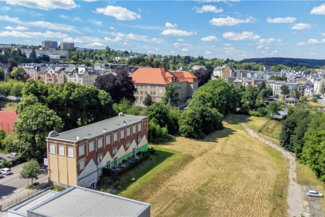 Pläne für Pflegeheime in Auerbach passieren den Bauausschuss - Auf dem ehemaligen Wema-Gelände von Auerbach will die Theed GmbH Seniorenheim- und Wohnungsplätze schaffen. Der Technische Ausschuss des Stadtrates gab jetzt dafür grünes Licht.