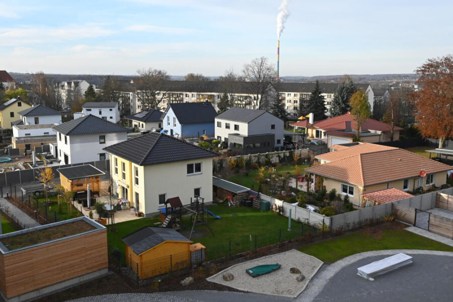 Planer fordern für Chemnitz mehr Eigenheime - Im Bereich der Riemann-Fabrik entstanden zuletzt mehrere Eigenheime. Damit der Bedarf nach solchen Grundstücken in der Stadt gedeckt werden kann, müsse das Rathaus aktiver werden, fordern Planer. 