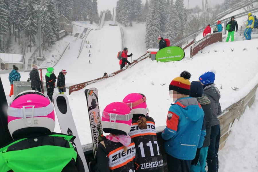Platz da - Am Fichtelberg zeigt Sachsens Skisport-Nachwuchs, was er drauf hat
