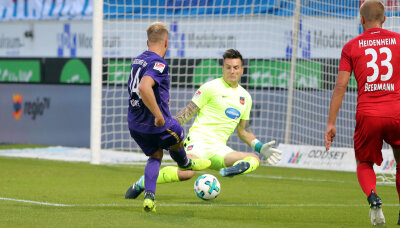 Platzverweis wirft FC Erzgebirge Aue aus der Bahn - Tor für Aue: Cebio Soukou erzielt den Treffer zum 1:1.