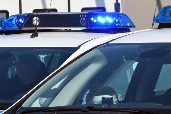 Plauen: 18-Jähriger fährt mit Rasentraktor auf Bundesstraße - 