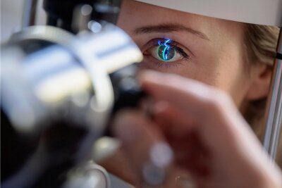 Plauen bekommt zwei neue Augenarztpraxen - Termine gibt es nicht für alle - In zwei Modellpraxen sollen ab dem kommenden Jahr Assistenzmediziner augenärztliche Untersuchungen vornehmen. 