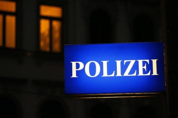 Plauen: Exhibitionist kam über Balkone - Polizei nimmt Verdächtigen fest - 