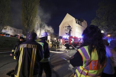 Plauen: Lagerschuppenbrand an der "Alten Kaffeerösterei" - Ein Lagerschuppen ist am Donnerstagabend in Plauen in Brand geraten.