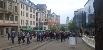 Plauen: Mehrere Hundert Menschen treffen sich zu "Spaziergang" - 