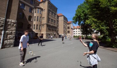 Plauen will in Schulhausbau bis zu 50 Millionen Euro stecken - Die Rückert-Oberschule hat beinahe 120 Jahre auf dem Buckel. Das sieht man auch der Fassade an. 