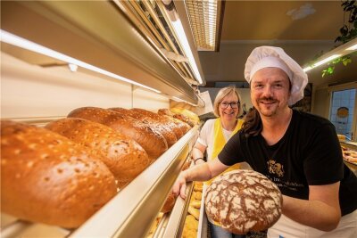 Plauener Bäckerei Aust schrumpft - und zeigt sich optimistisch - Antje und Torsten Aust in ihrer Hauptfiliale Pausaer Straße. 