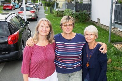 Plauener Elterninitiative wird 30 Jahre - Simone Blechschmidt (links) ist die Jüngste im Bunde - sie ist die Stellvertreterin von Geschäftsführerin Petra Roth (Mitte), die unter anderem mit Sabine Müller vor 30 Jahren die Elterninitiative gegründet hat. 