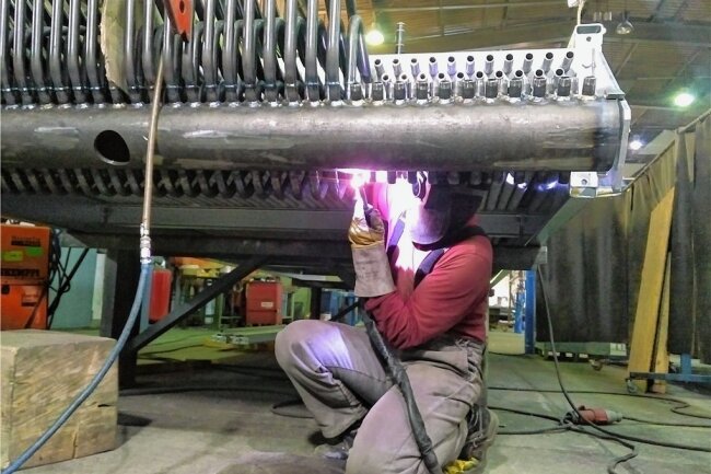 Plauener Firma mit Großauftrag für Müllverbrennungsanlage in Dubai - Schweißarbeiten an einem Wärmetauscher bei der Plauener Firma Tubetech. 