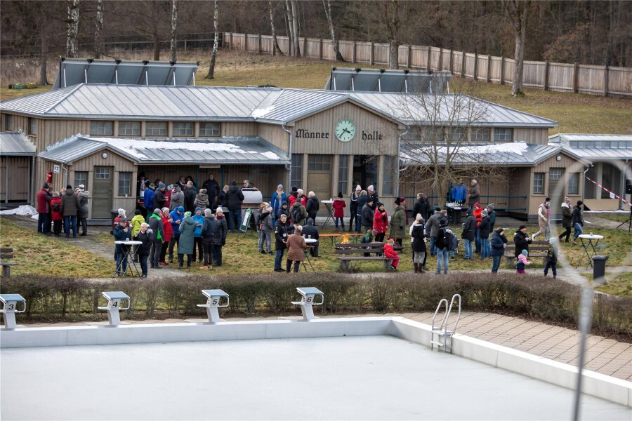 Plauener Freibad-Haselbrunn öffnet zum Wintergrillen - Im Vorjahr nahmen am Wintergrillen etwa 500 Besucher teil.