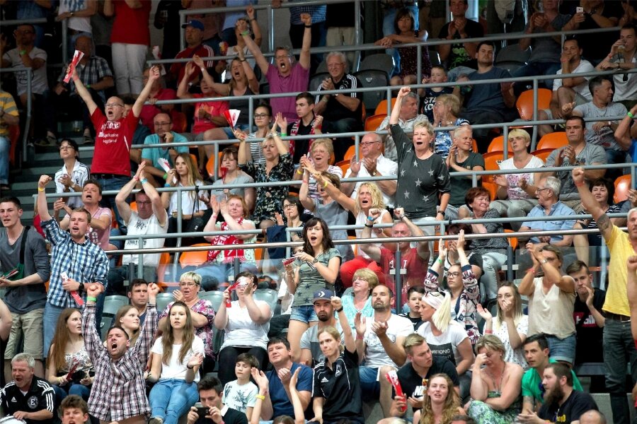 Plauener Handball-Derby: SV 04 Oberlosa klarer Favorit gegen HC Einheit Plauen - Die Plauener Handballfans dürfen sich freuen. Nach einem Jahr Pause gibt es wieder zwei Stadtderbys in der Oberliga. Das erste davon steigt am frühen Samstagabend in der Einheit-Arena. 