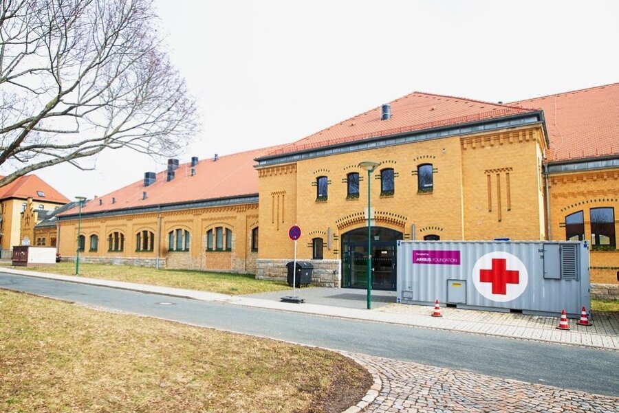 Plauener Impfzentrum schließt endgültig - Das Impfzentrum Plauen in der Mehrzweckhalle an der Kasernenstraße schließt nun endgültig.