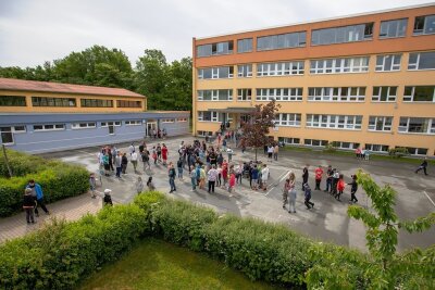 Plauener Käthe-Kollwitz-Schule schlägt wegen des Platzmangels Alarm - Klein sind Schulhof und Außenanlagen nicht gerade. Nach Meinung der Schulleitung und der Elternsprecher gibt es dennoch viel zu tun.
