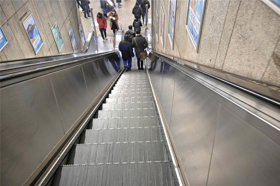 Plauener Kaufland-Filiale: Rolltreppe sorgt für Verwirrung - Rolltreppen sind bequem, aber auch verwirrend, wenn’s mal in die falsche Richtung geht.