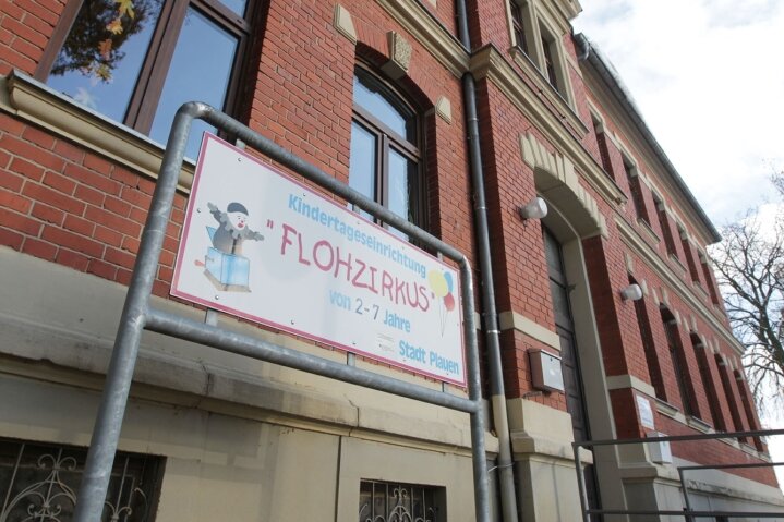 Plauener Kindergarten soll in Ferien schließen: Eltern sind sauer - Die Kindertagesstätte "Flohzirkus" in Kauschwitz muss im nächsten Sommer voraussichtlich zwei Wochen schließen.