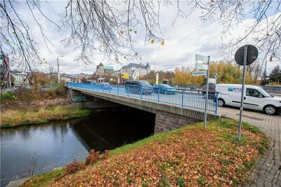 Plauener Stadtrat stimmt für Übernahme der Mehrkosten beim Neubau der Neuen Elsterbrücke - Der Stadtrat von Plauen hat sich am Dienstag einstimmig dafür ausgesprochen, die Mehrkosten für den Neubau der Neuen Elsterbrücke zu übernehmen.