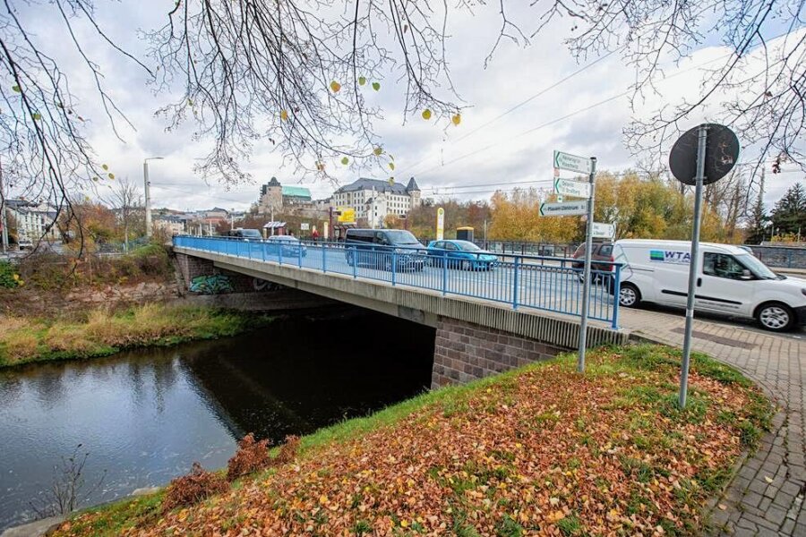 Plauener Stadtrat stimmt für Übernahme der Mehrkosten beim Neubau der Neuen Elsterbrücke - Der Stadtrat von Plauen hat sich am Dienstag einstimmig dafür ausgesprochen, die Mehrkosten für den Neubau der Neuen Elsterbrücke zu übernehmen.