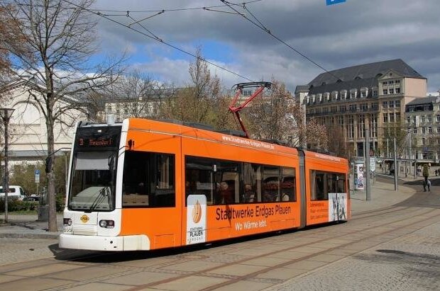 Plauener Straßenbahn fährt Betrieb weiter herunter - Da sich die Nachfrage durch Corona-Einschränkungen des öffentlichen Lebens und der Schulschließungen verringert, fahren die Straßenbahnen in Plauen ab Samstag nach einem Sonderfahrplan. 