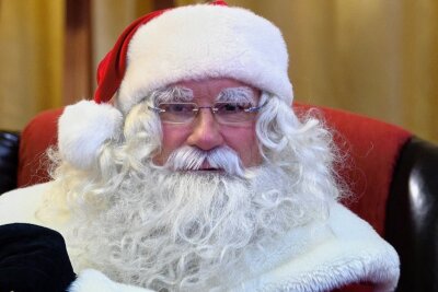 Plauener Therapeut über Erziehung und das Fest: Ist es schlecht, wenn Kinder Respekt vorm Weihnachtsmann haben? - Einer von vielen Weihnachtsmännern in Deutschland.