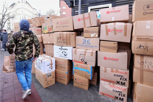 Plauener Verein bereitet Spendenaktion für Erdbebenopfer vor - Vielerorts sind Hilfsaktionen für die Erdbebenopfer angelaufen. Auch in Plauen sollen in Kürze Decken, Schlafsäcke, warme Kleidung, Medikamente und haltbare Lebensmittel gesammelt werden.