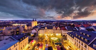 Plauener Weihnachtsmarkt soll auch dieses Jahr festlich leuchten - An der Beleuchtung will Plauen keinesfalls sparen. Die Stadt will in der Region mit ihrem Markt leuchten. 