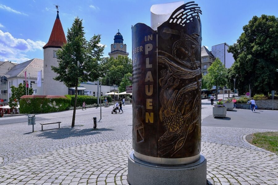 Plauener Welterbepläne zur Friedlichen Revolution 1989 in Gefahr - Blick auf das Denkmal zur Friedlichen Revolution 1989 im Zentrum von Plauen. Die Plastik soll an eine der ersten Demonstrationen im Herbst 1989 in der DDR erinnern und hätte ein Baustein zum Titel Unesco-Weltkulturerbe sein können. 