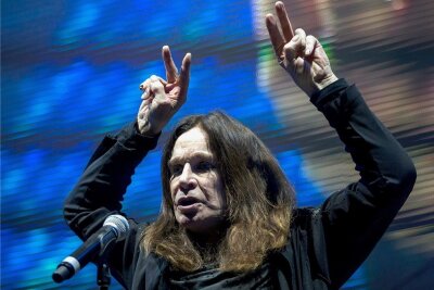 Plauener will Ozzy Osbourne als Stadtoberhaupt - Der Black-Sabbath-Sänger Ozzy Osbourne - hier bei einem Auftritt 2018 in Budapest - wurde von einem Wähler oder einer Wählerin als Oberbürgermeister in Plauen vorgeschlagen. Weil es genügend andere Alternativen auf dem Stimmzettel zur Auswahl gab, ist die dafür abgegebene Stimme nicht gültig. 