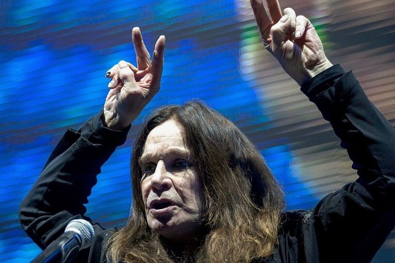 Der Black-Sabbath-Sänger Ozzy Osbourne - hier bei einem Auftritt 2018 in Budapest - wurde von einem Wähler oder einer Wählerin als Oberbürgermeister in Plauen vorgeschlagen. Weil es genügend andere Alternativen auf dem Stimmzettel zur Auswahl gab, ist die dafür abgegebene Stimme nicht gültig. 