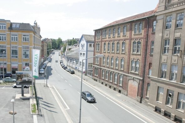 Plauener Wirtschaft entdeckt Hammerstraße für sich - <p class="artikelinhalt">Die Hammerstraße teilt das Viertel in zwei Gebiete: links viele neue Gewerbe, rechts unter anderem das älteste Gewerbe der Welt. </p>