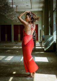 Plauenerin präsentiert im Hotel Adlon ihre Luxus-Mode - Wenn sexy und Strickkleid kein Widerspruch sind: Das Kaschmir-Modelabel "Edelziege" aus Plauen setzt dieses Jahr auf Knallfarben. 