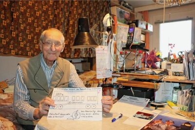 Plauens ältester Tüftler: Dieser 95-Jährige hat das Erfinder-Gen - Joachim Pannek zeigt eine Erfindung auf Papier, wie man seiner Ansicht nach viel Energie sparen könnte. Gerne würde er diese als Patent anmelden.