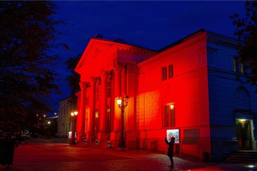 Plauens Oberbürgermeister spricht sich für Fortbestand der Theaterehe mit Zwickau aus - In diesem Jahr müssen die Weichen zur Zukunft des Plauener Vogtland-Theaters neu gestellt werden. Der OB ist für eine Fortsetzung der Theaterehe mit Zwickau. 