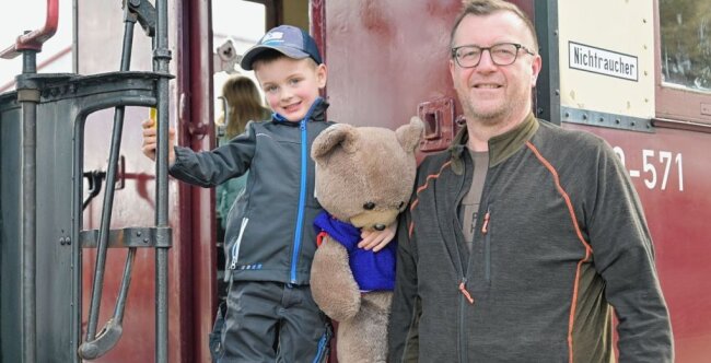 Plüschtiere unterwegs in der Museumsbahn - 