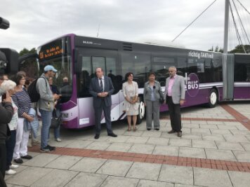 Plusbus: Neue Linie eingeweiht - Landrat Christoph Scheurer (CDU) weihte am Samstag gemeinsam mit anderen die neue Linie ein.