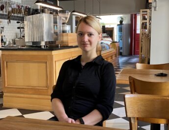Podcast-Premiere für "Genüsslich": Veganer im Fleischladen - Hanna Lehmann hat im "Fleischladen" am Brühl in Chemnitz ihre Heimstätte zur beruflichen Selbstverwirklichung gefunden. Obwohl sie privat selbst kein Fleisch isst, weiß sie die Küche kreativ zu vervollkommnen. Gemüse, sagt die 27-Jährige, baut auf und unterstützt die Hauptzutat in einem Gericht. Ein komplettes Genusserlebnis gibt es nach ihrer Ansicht erst durch Gemüse.