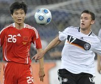 Podolskis Treffer sichert Remis in China - Christian Gentner kam zu seinem Debüt im Nationalteam
