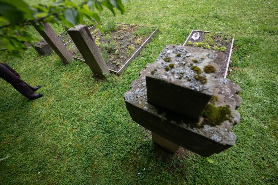 Pöhl ändert Friedhofssatzung: Was jetzt anders wird - Die Nutzungszeit nach Wiedererwerb einer Grabstätte soll in Pöhl jetzt neu geregelt werden.