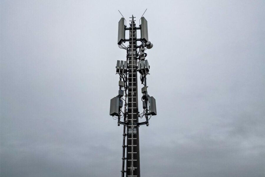 Pöhl gibt grünes Licht für Weiterbetrieb eines Funkmasts - Beispiel für einen Sendemast für den Mobilfunk. Drei Sendemasten stehen laut Bundesnetzagentur im Pöhler Gemeindegebiet.