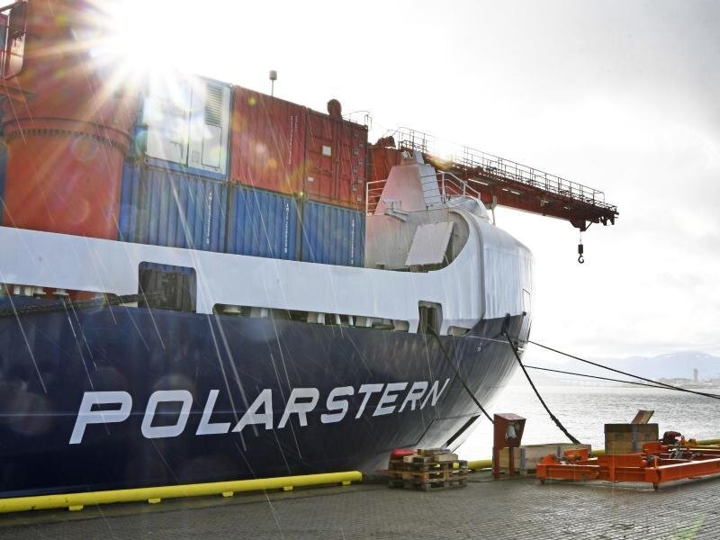 «Polarstern» bricht Richtung Zentralarktis auf -  
          Das deutsche Eisbrecher- und Forschungsschiff «Polarstern» in einem Hafen in Norwegen.