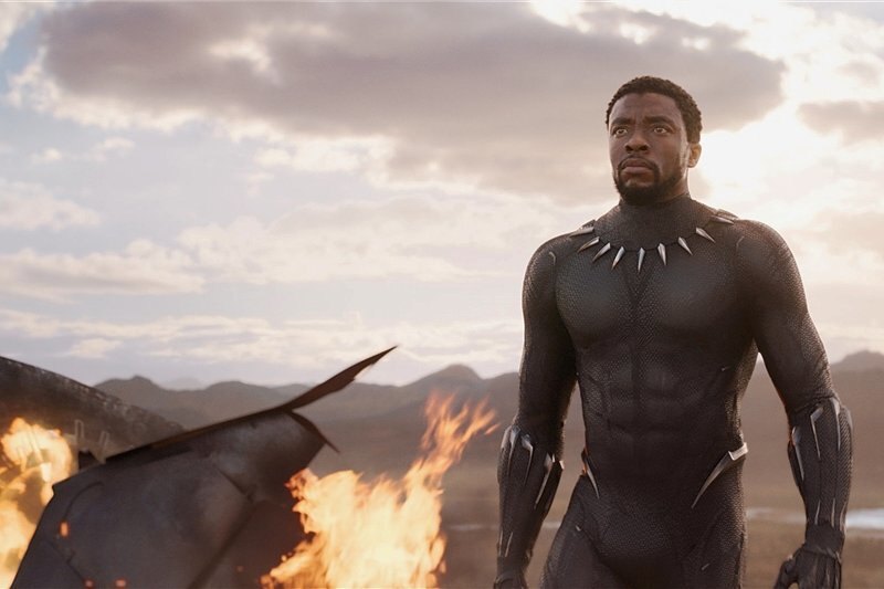 Politische Popkultur - Nebenheld Nakia (Lupita Nyong'o) in einer Szene des neuen Marvel-Blockbusters "Black Panther".