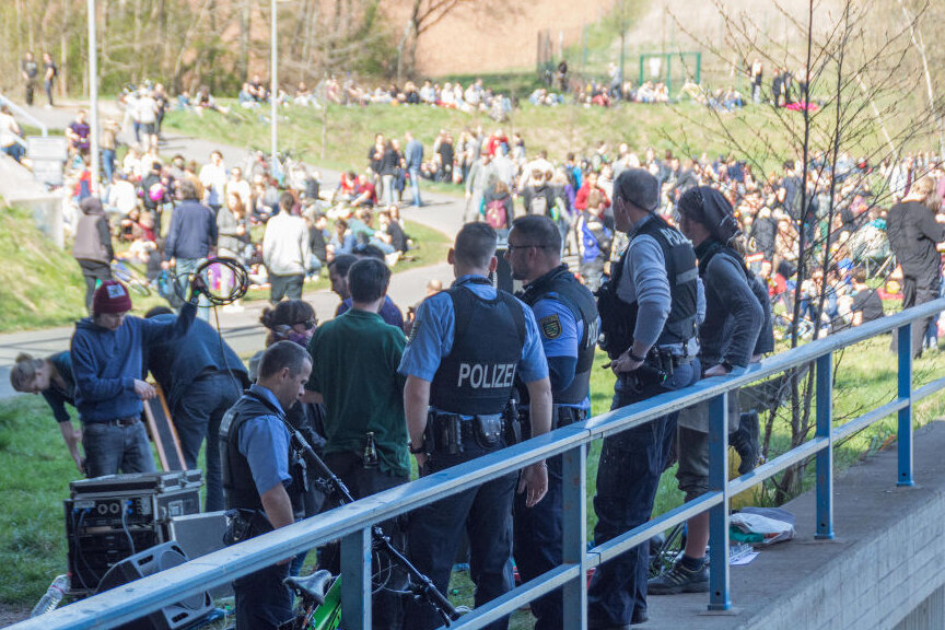 Polizei beendet illegale Rave-Party - 